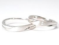 女性用に天然石ダイヤ付・オシャレで付け心地が良いオーダーメイド結婚指輪（マリッジリング）・Pt900(プラチナ)・ペアリング(指輪)
