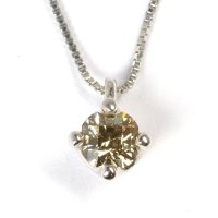 上品なシャンパンカラーの天然石ダイヤペンダント・ネックレスK18WG(ホワイトゴールド)