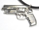 天然石ダイヤモンド付きの拳銃（ハンドガン）モチーフのペンダント・ネックレス・SILVER(シルバー)