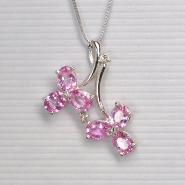画像1: ピンクサファイアと天然石ダイヤモンドの花のモチーフペンダント・ネックレスK18WG(ホワイトゴールド) (1)