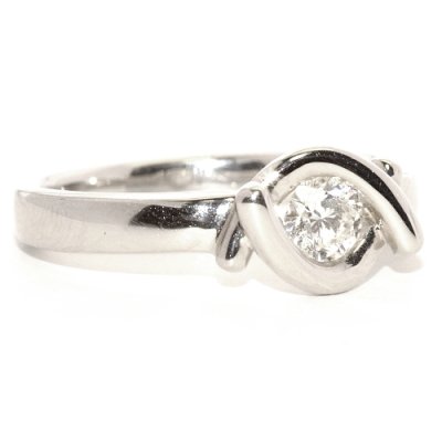 画像2: 個性的な婚約指輪（エンゲージリング）！天然石ダイヤ・Pt900(プラチナ)・リング(指輪)