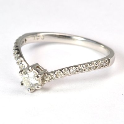 画像2: NEW！シンプルで可愛い婚約指輪（エンゲージリング）！！天然石ダイヤ・Pt900(プラチナ)・リング(指輪)売約済