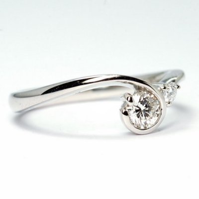 画像1: オシャレな婚約指輪（エンゲージリング）！天然石ダイヤ・Pt900(プラチナ)・リング(指輪)売約済