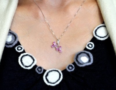 画像1: ピンクサファイアと天然石ダイヤモンドの花のモチーフペンダント・ネックレスK18WG(ホワイトゴールド)